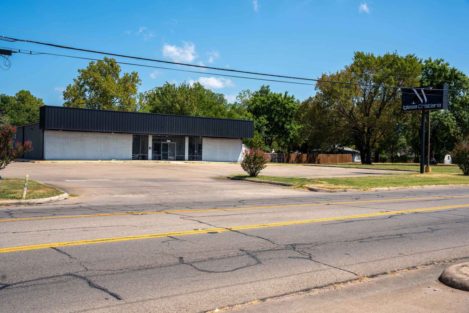 8 000 SQ Ft Commercial Building Century 21 Harvey Properties 8-000-sq-ft-commercial-building-century-21-harvey-properties